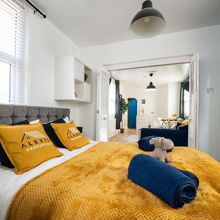Seaside Retreat: Luxury 1-Bed, Free Parking Apartment Portsmouth Exterior photo