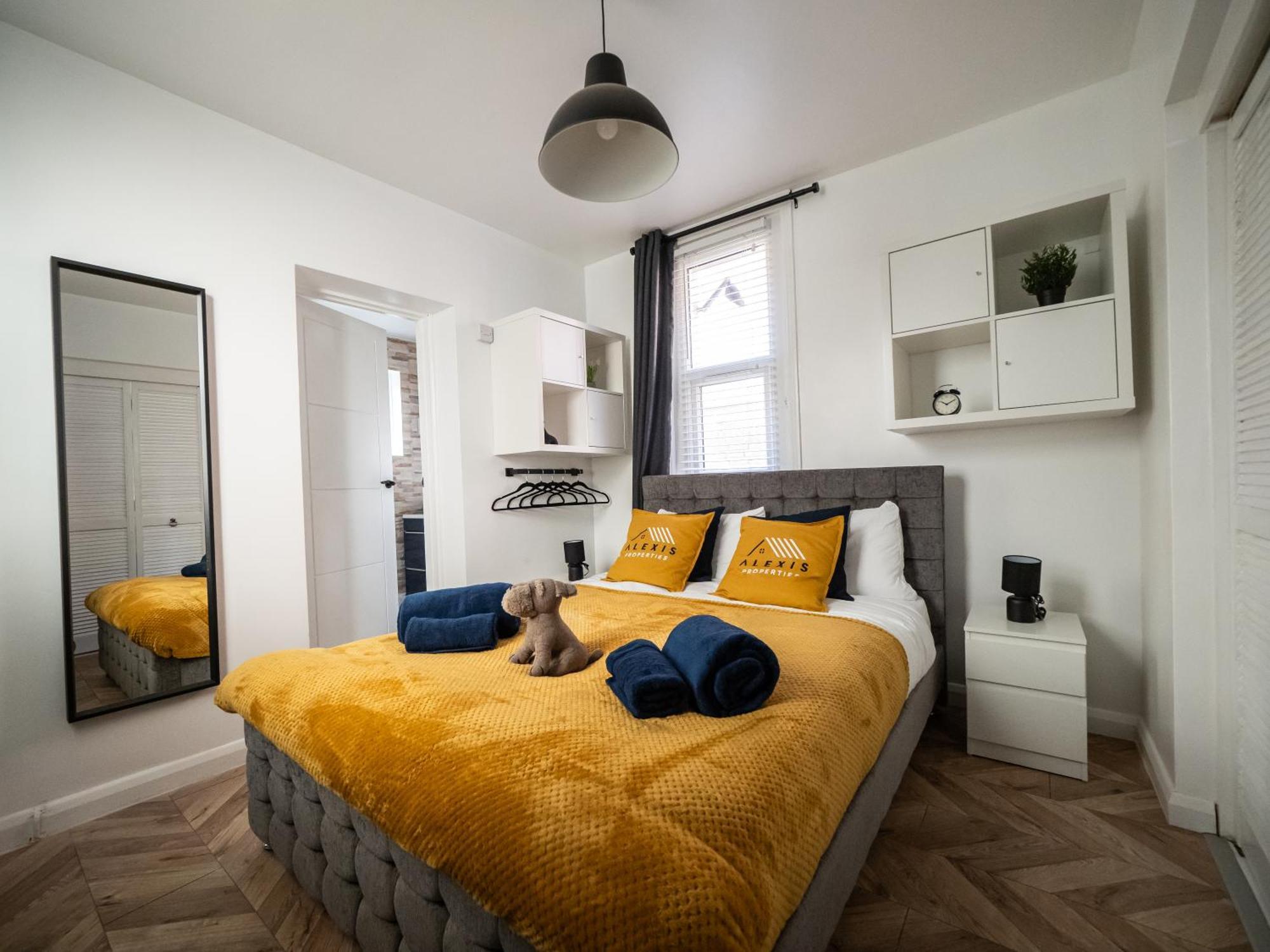 Seaside Retreat: Luxury 1-Bed, Free Parking Apartment Portsmouth Exterior photo