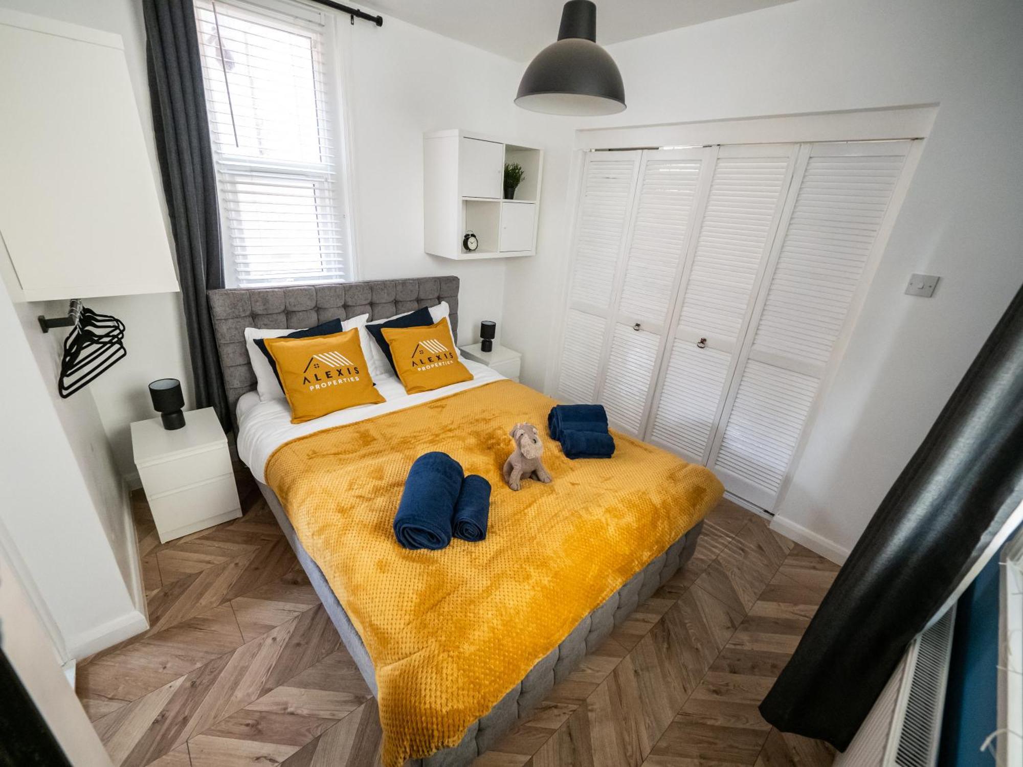 Seaside Retreat: Luxury 1-Bed, Free Parking Apartment Portsmouth Exterior photo